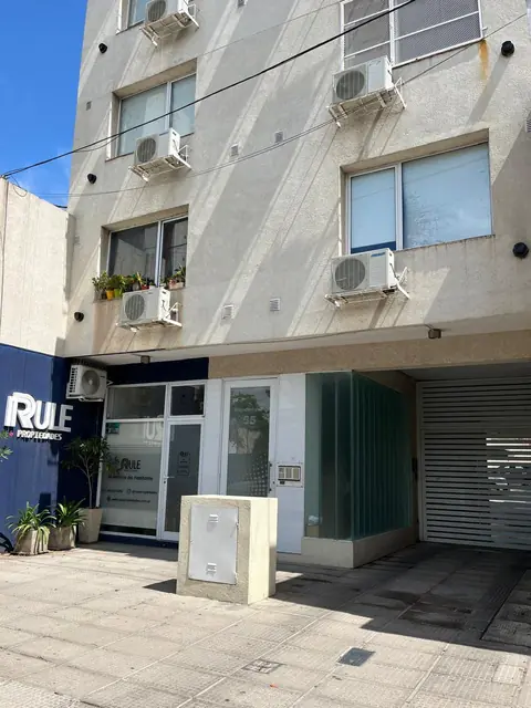 Frente del edificio en Blandengues 55