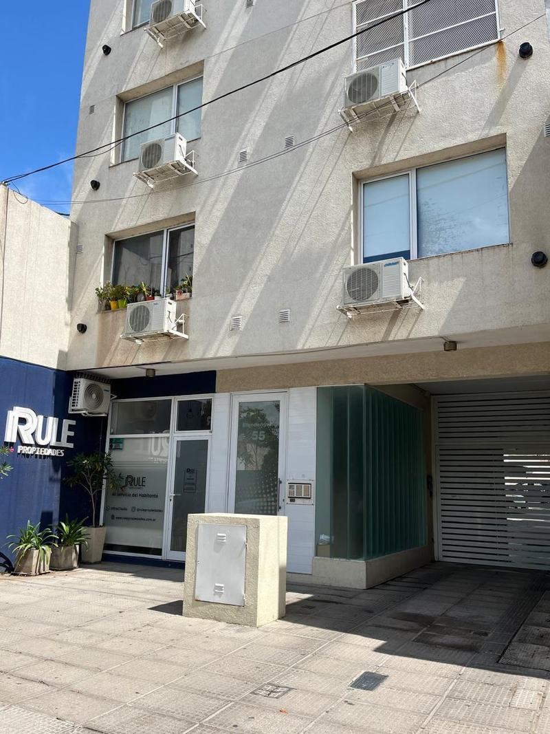 Frente del edificio en Blandengues 55